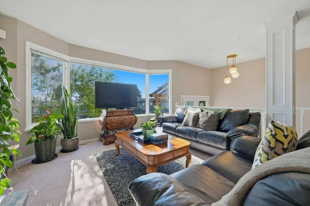 7115 Huntercrest Road NW Calgary AB T2K 4J9