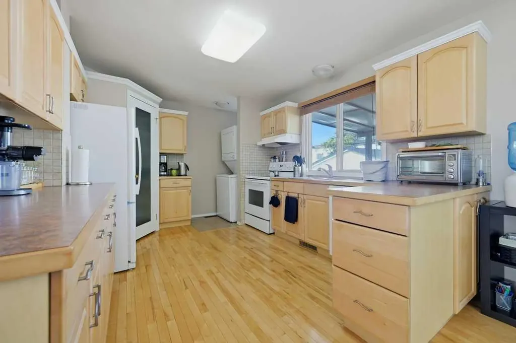 7115 Huntercrest Road NW Calgary AB T2K 4J9