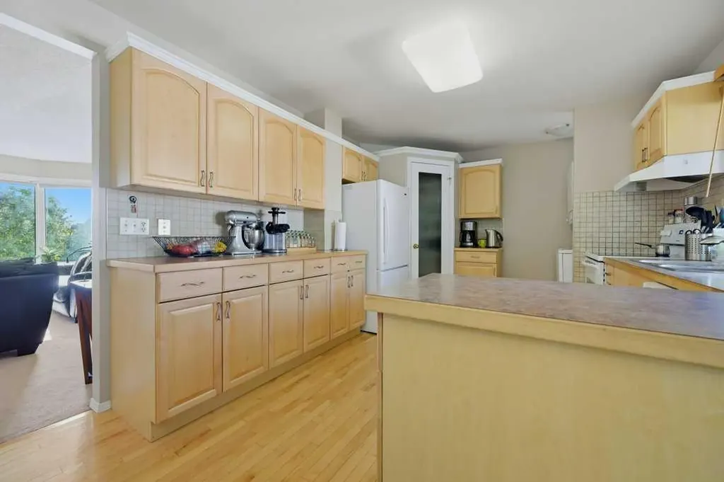7115 Huntercrest Road NW Calgary AB T2K 4J9
