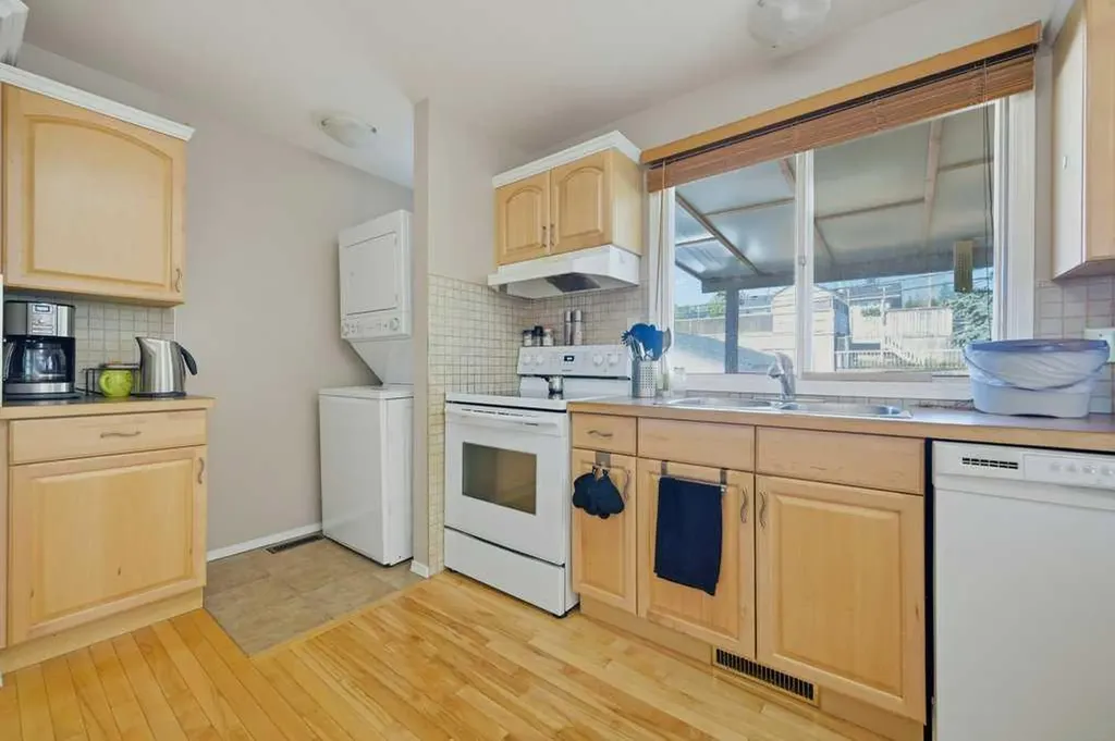 7115 Huntercrest Road NW Calgary AB T2K 4J9