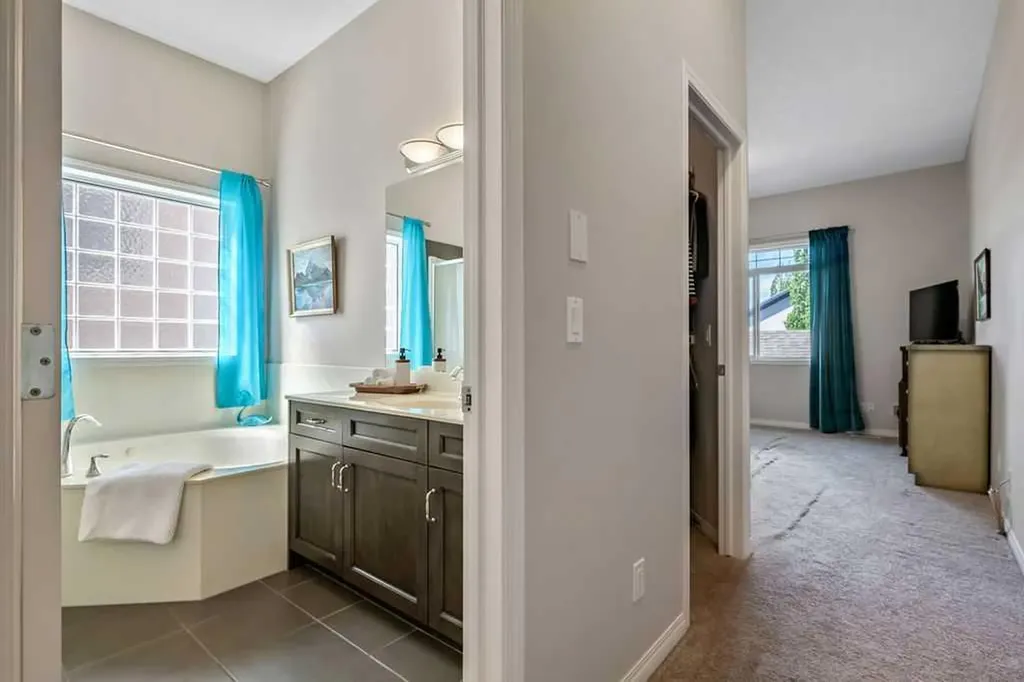 347 Willow Ridge Manor SW Diamond Valley AB T0L 2A0