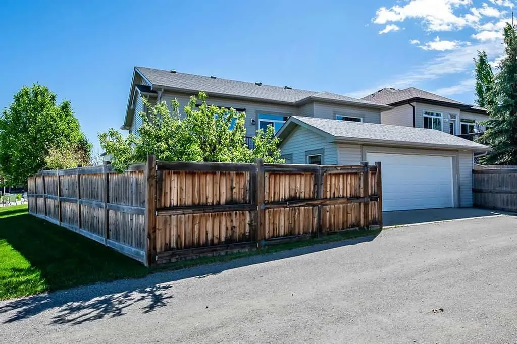 347 Willow Ridge Manor SW Diamond Valley AB T0L 2A0