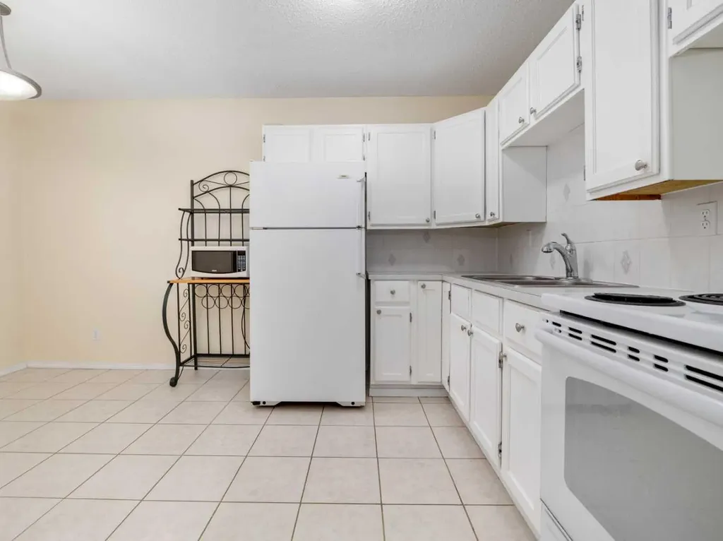 269 Laval Boulevard W Lethbridge AB T1K 4E2