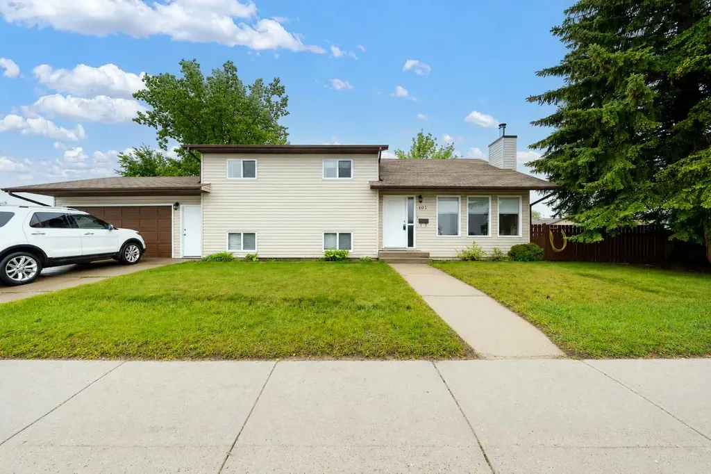 107 Sprague Way SE Medicine Hat AB T1B 3L5