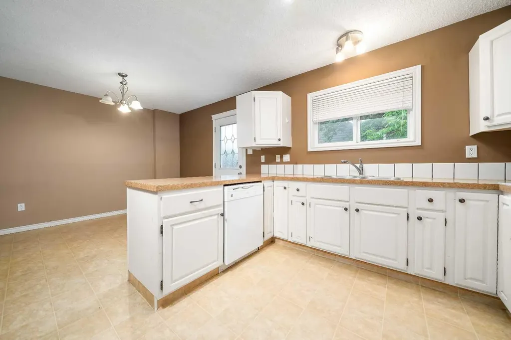 107 Sprague Way SE Medicine Hat AB T1B 3L5