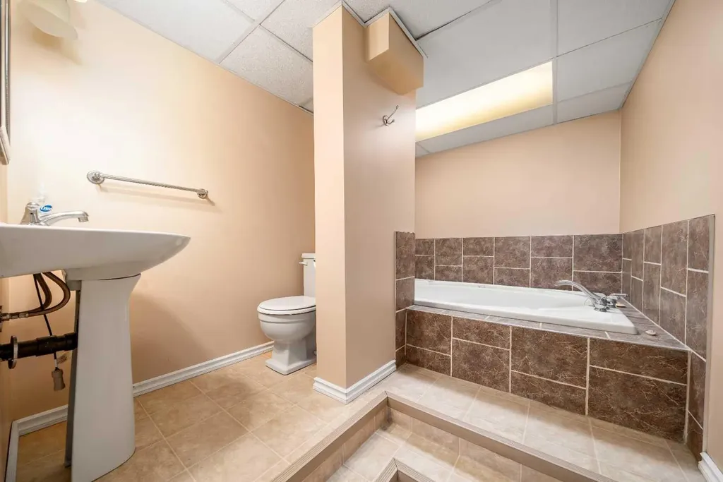 107 Sprague Way SE Medicine Hat AB T1B 3L5