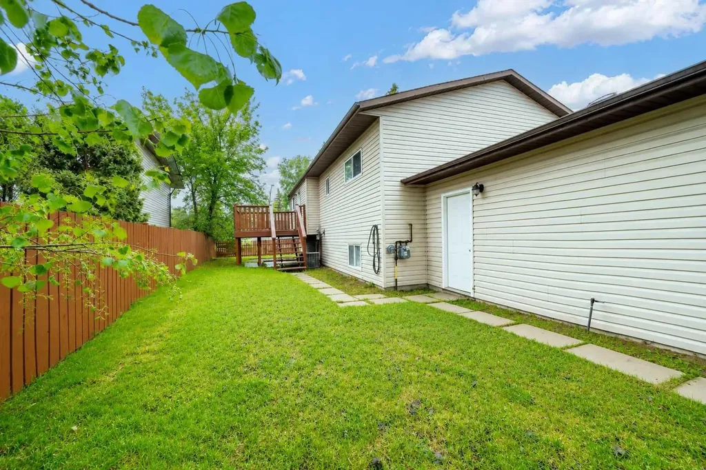 107 Sprague Way SE Medicine Hat AB T1B 3L5