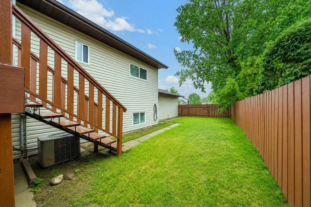 107 Sprague Way SE Medicine Hat AB T1B 3L5