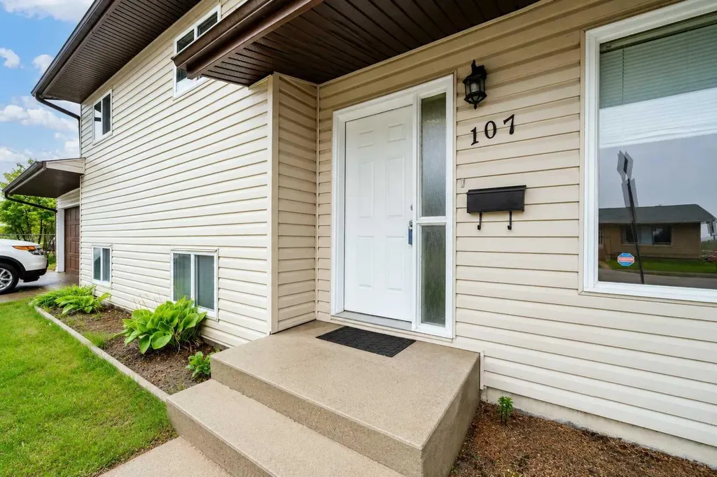 107 Sprague Way SE Medicine Hat AB T1B 3L5