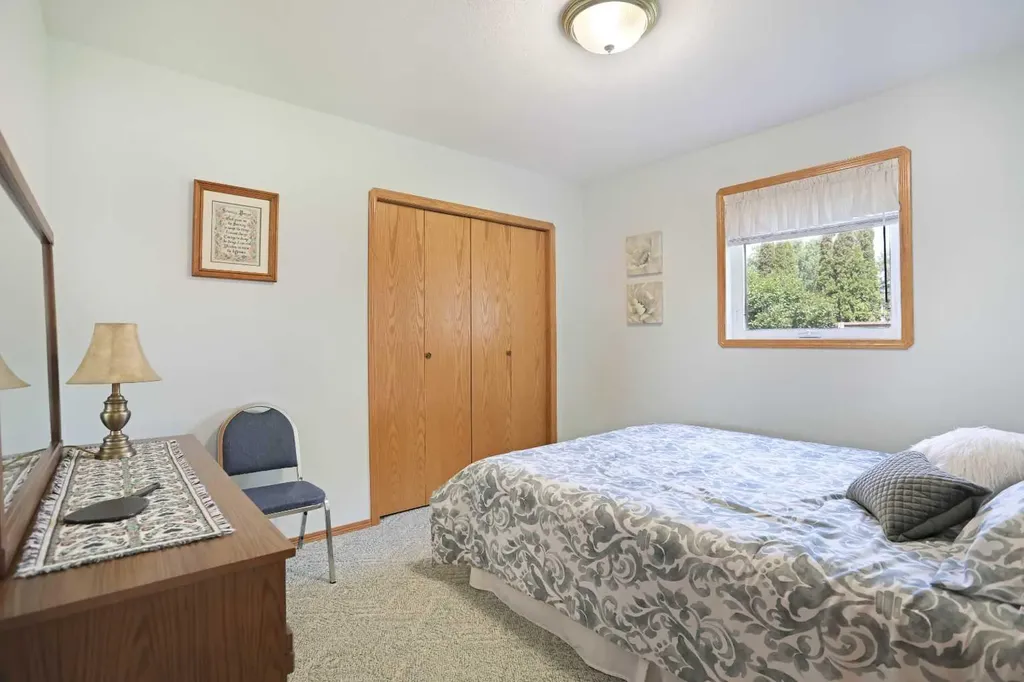 47 Park Place W Brooks AB T1R 1G6