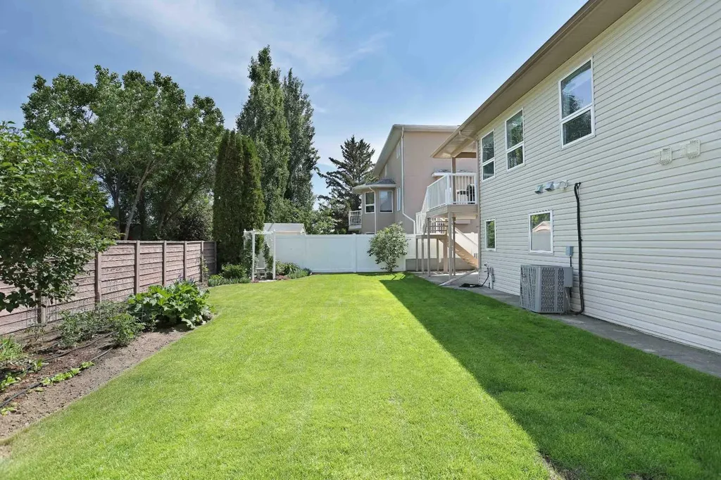 47 Park Place W Brooks AB T1R 1G6