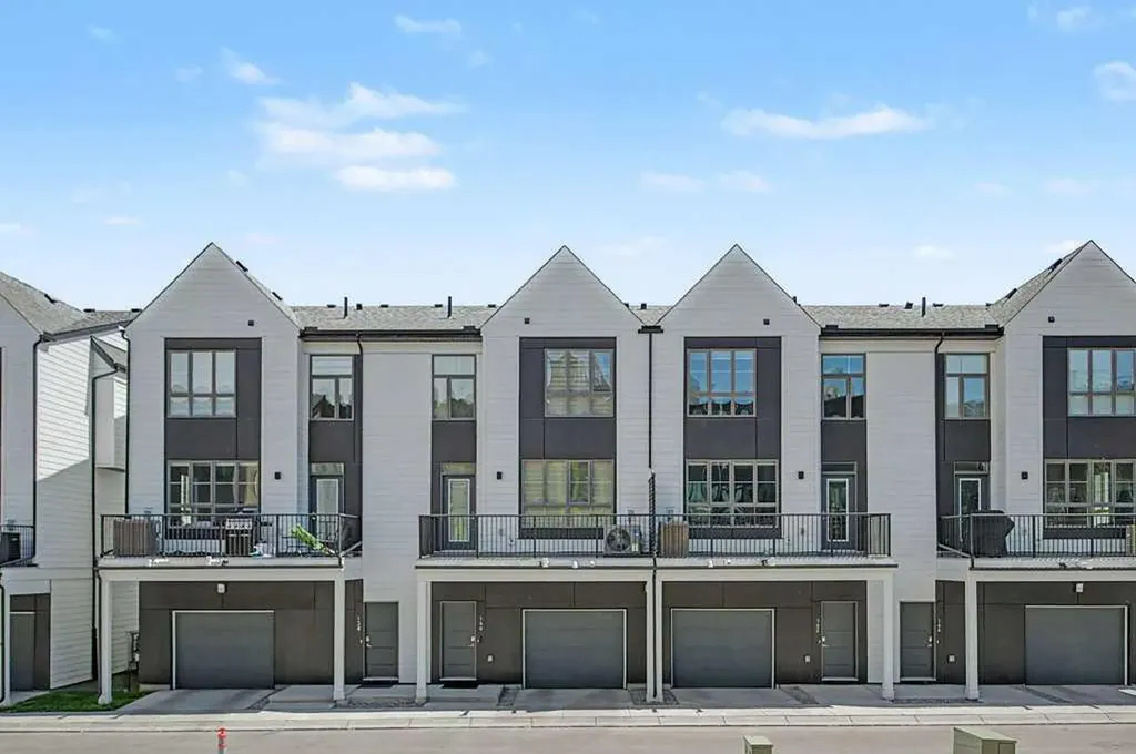 140 Sovereign Common SW Calgary AB T3C 1K2
