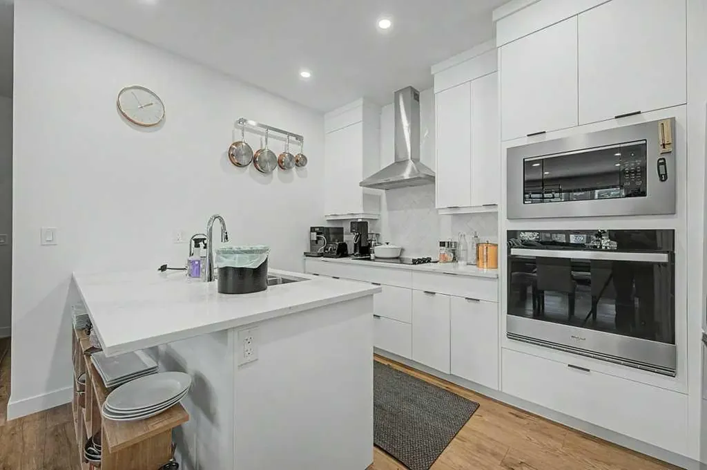 140 Sovereign Common SW Calgary AB T3C 1K2
