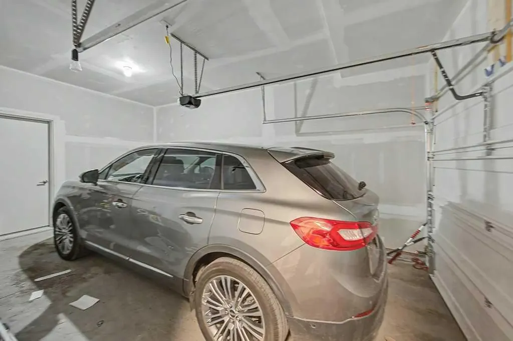 140 Sovereign Common SW Calgary AB T3C 1K2
