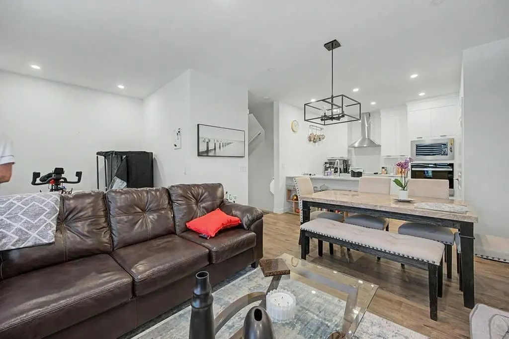 140 Sovereign Common SW Calgary AB T3C 1K2