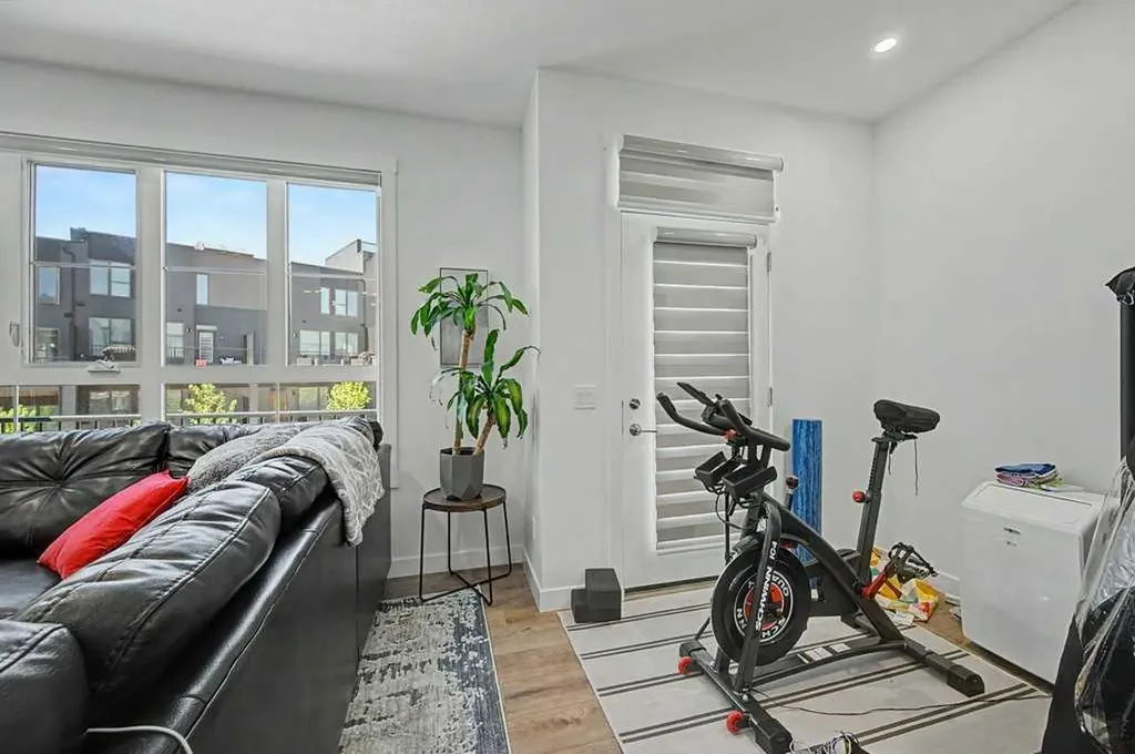 140 Sovereign Common SW Calgary AB T3C 1K2