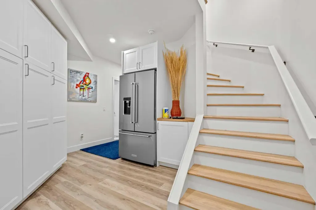 931 Shawnee Drive SW Calgary AB T2Y 2G8