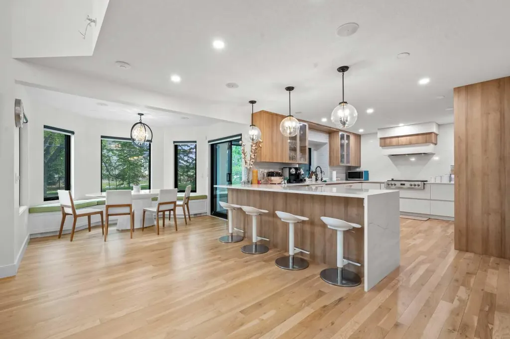 931 Shawnee Drive SW Calgary AB T2Y 2G8