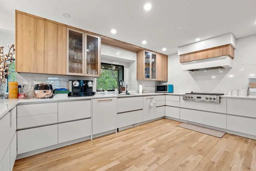 931 Shawnee Drive SW Calgary AB T2Y 2G8