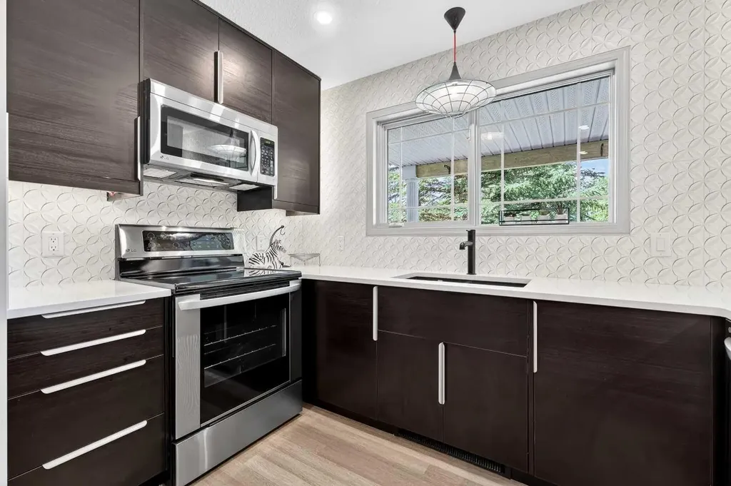 2144 Paliswood Road SW Calgary AB T2V 5K2