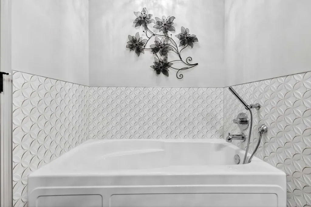 2144 Paliswood Road SW Calgary AB T2V 5K2