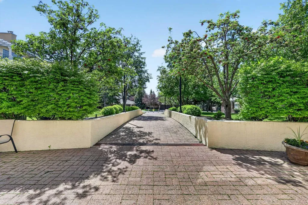 2144 Paliswood Road SW Calgary AB T2V 5K2
