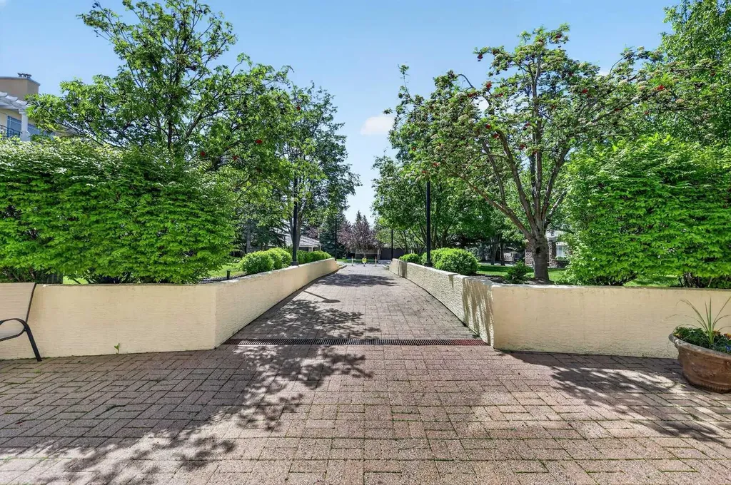 2144 Paliswood Road SW Calgary AB T2V 5K2