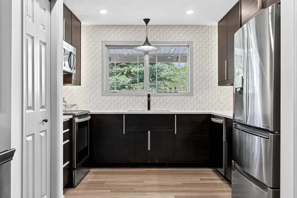 2144 Paliswood Road SW Calgary AB T2V 5K2