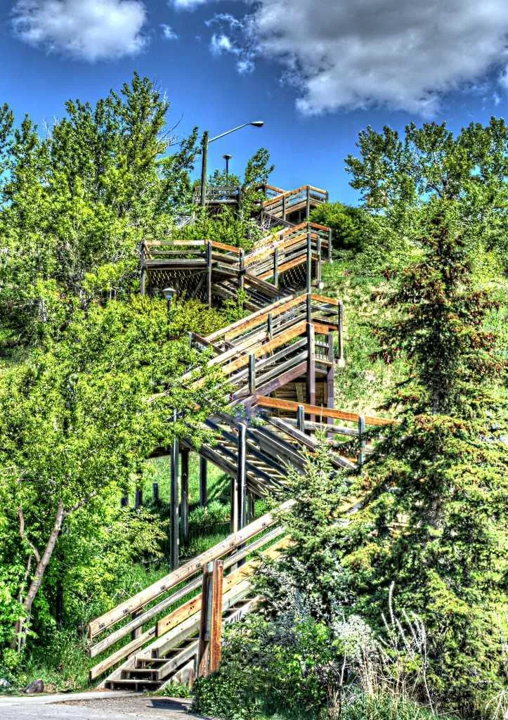 2121 Bowness Road NW Calgary AB T2N 3L2