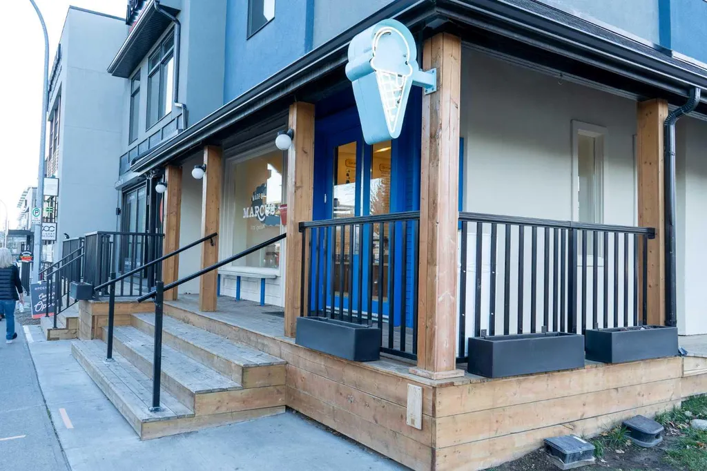 2121 Bowness Road NW Calgary AB T2N 3L2