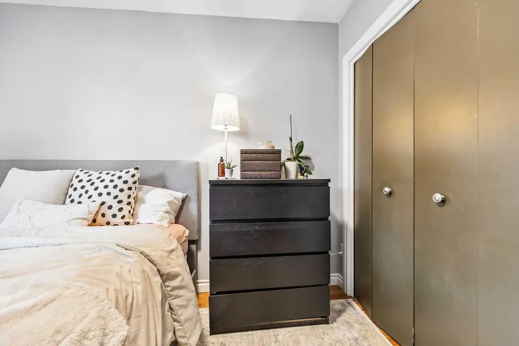 3815/3817 43 Street SW Calgary AB T3E3P8