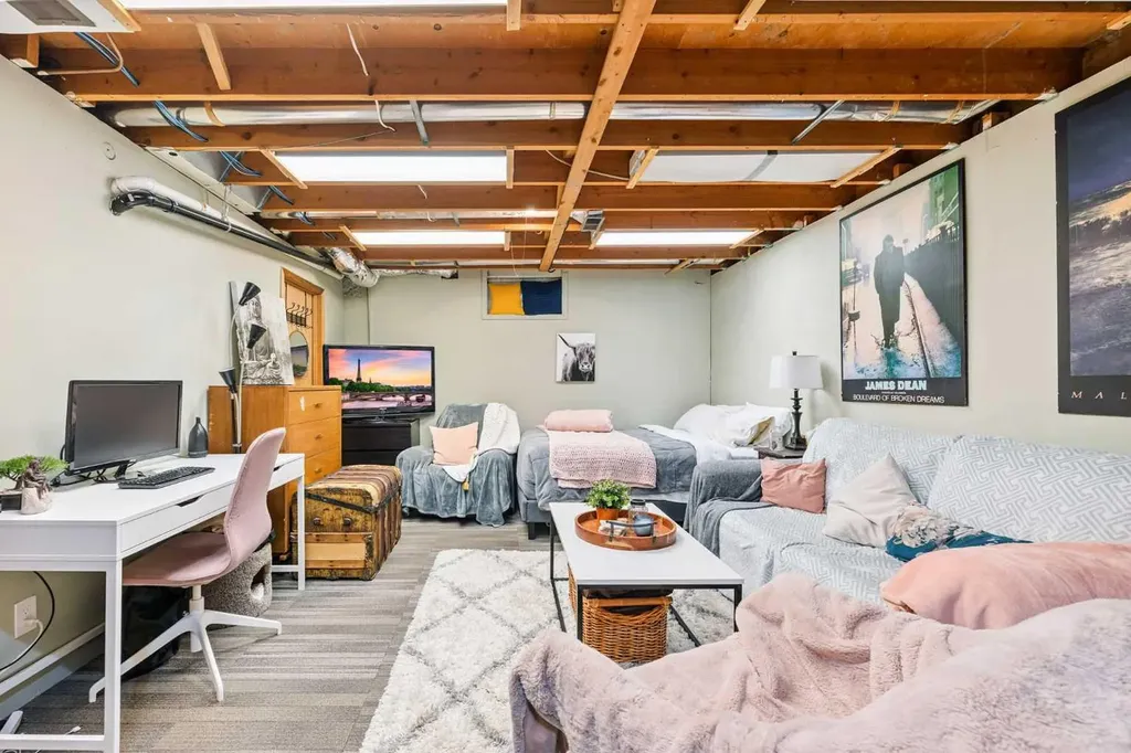 3815/3817 43 Street SW Calgary AB T3E3P8