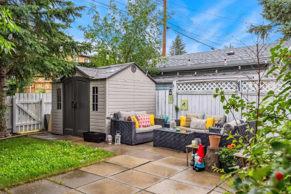 3815/3817 43 Street SW Calgary AB T3E3P8