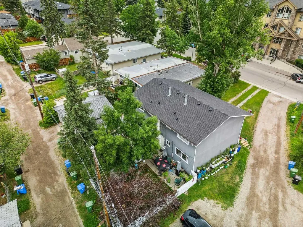 3815/3817 43 Street SW Calgary AB T3E3P8