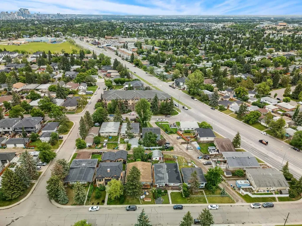 3815/3817 43 Street SW Calgary AB T3E3P8