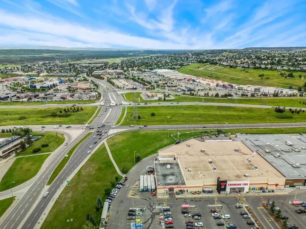 3815/3817 43 Street SW Calgary AB T3E3P8