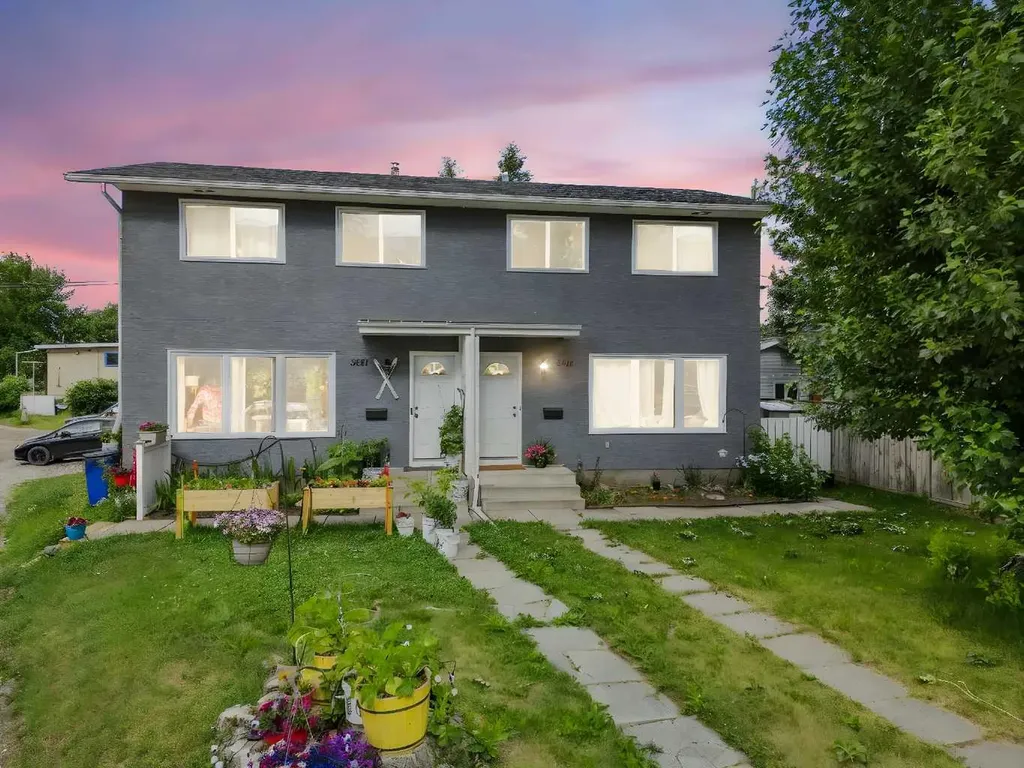 3815/3817 43 Street SW Calgary AB T3E3P8