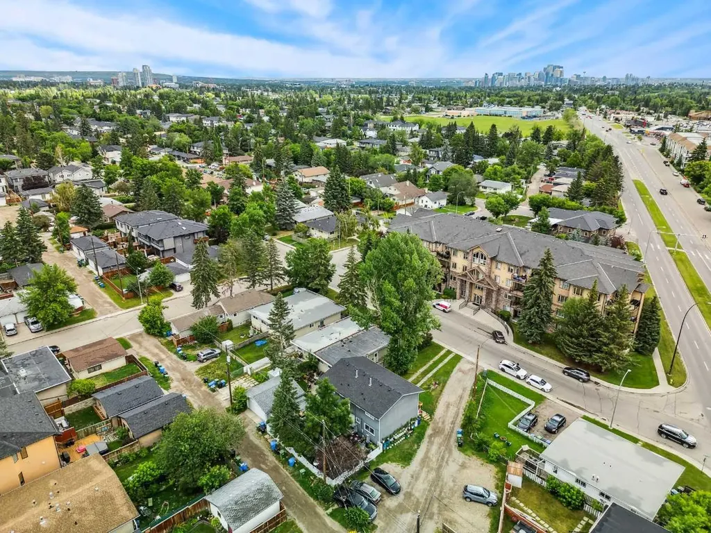 3815/3817 43 Street SW Calgary AB T3E3P8