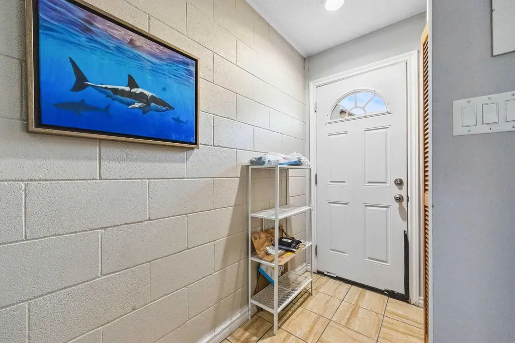 3815/3817 43 Street SW Calgary AB T3E3P8