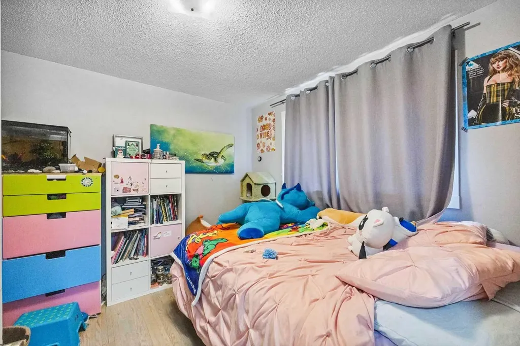 3815/3817 43 Street SW Calgary AB T3E3P8