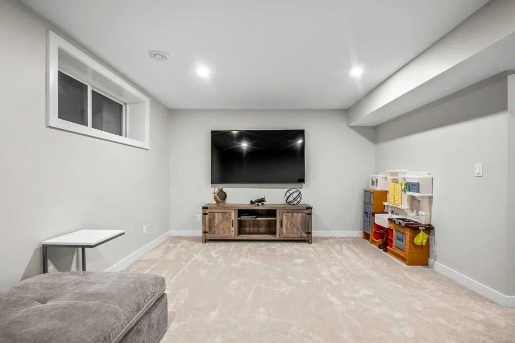 432 Marquis Heights SE Calgary AB T3M 1V1