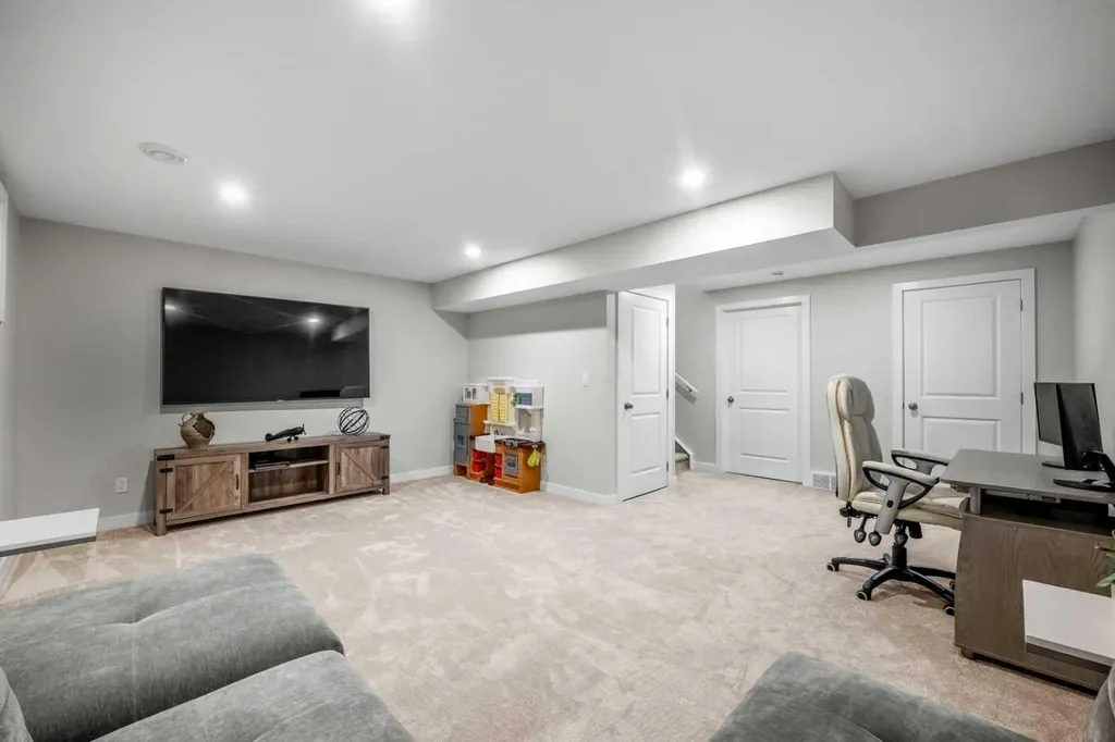 432 Marquis Heights SE Calgary AB T3M 1V1