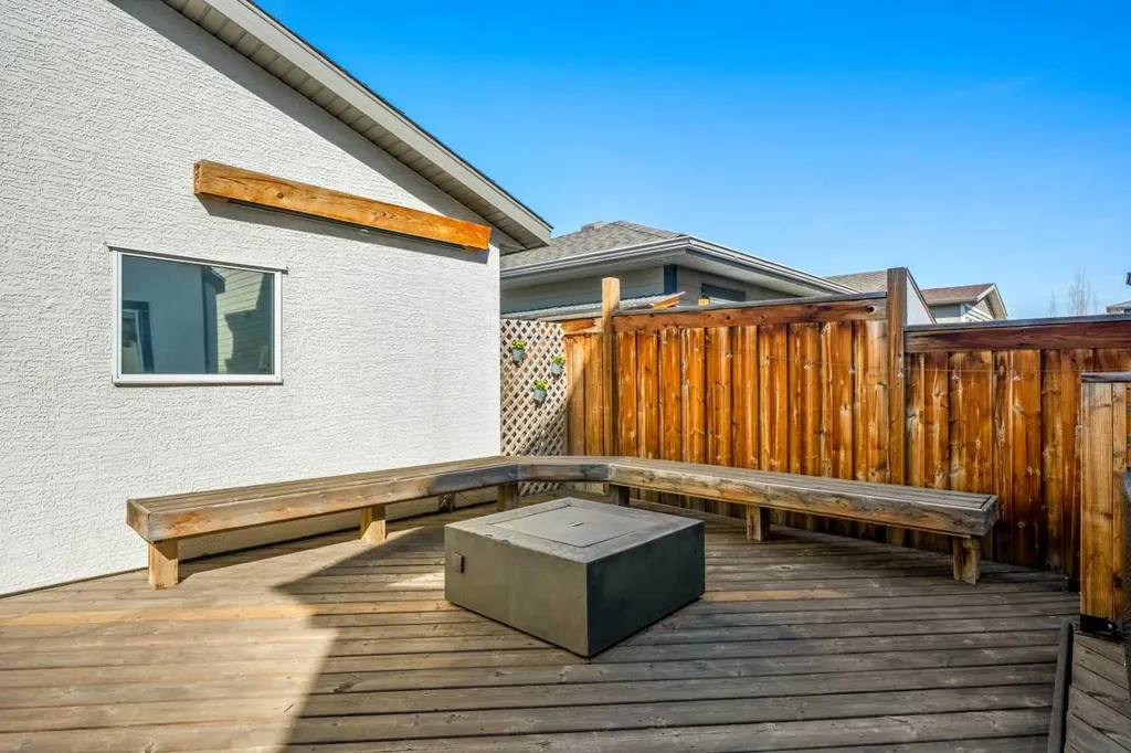 432 Marquis Heights SE Calgary AB T3M 1V1