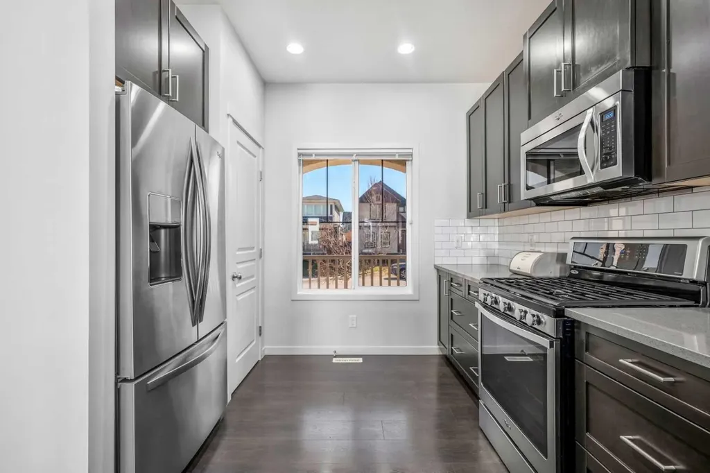 432 Marquis Heights SE Calgary AB T3M 1V1