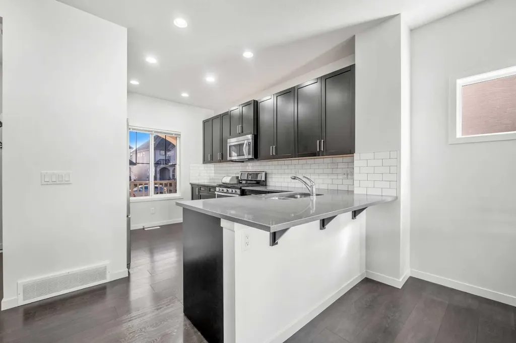 432 Marquis Heights SE Calgary AB T3M 1V1