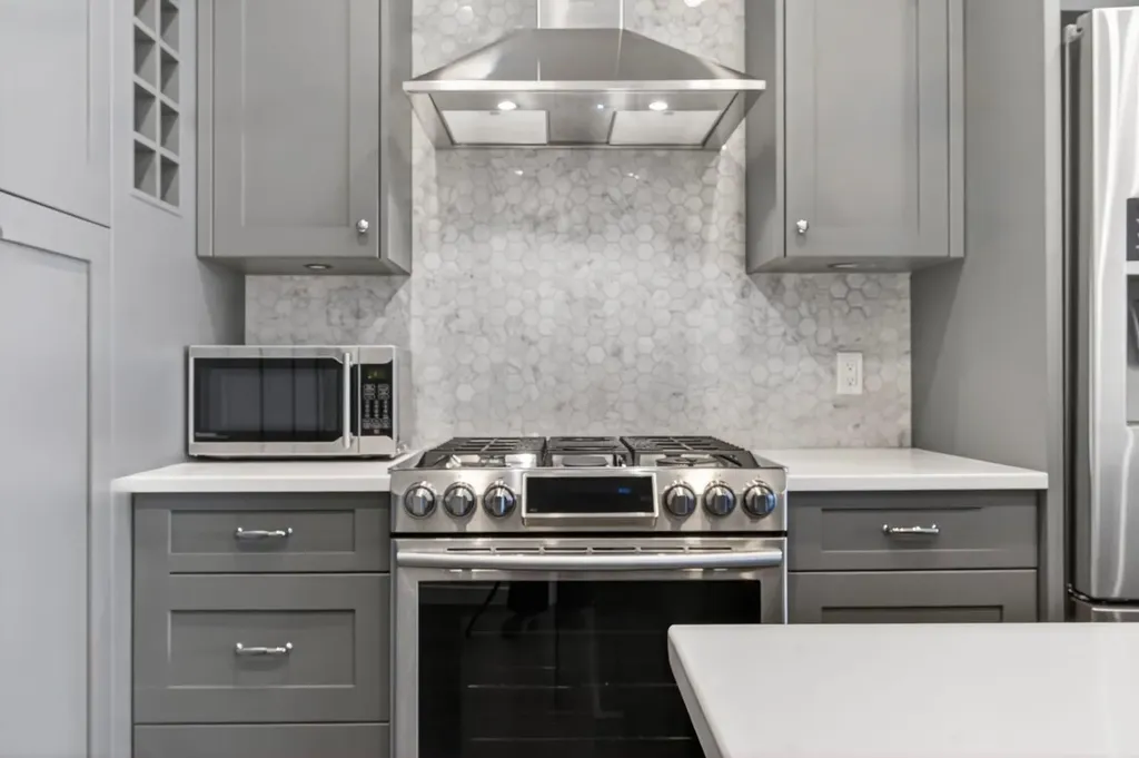 701 3 Avenue SW Calgary AB T2P 5R3