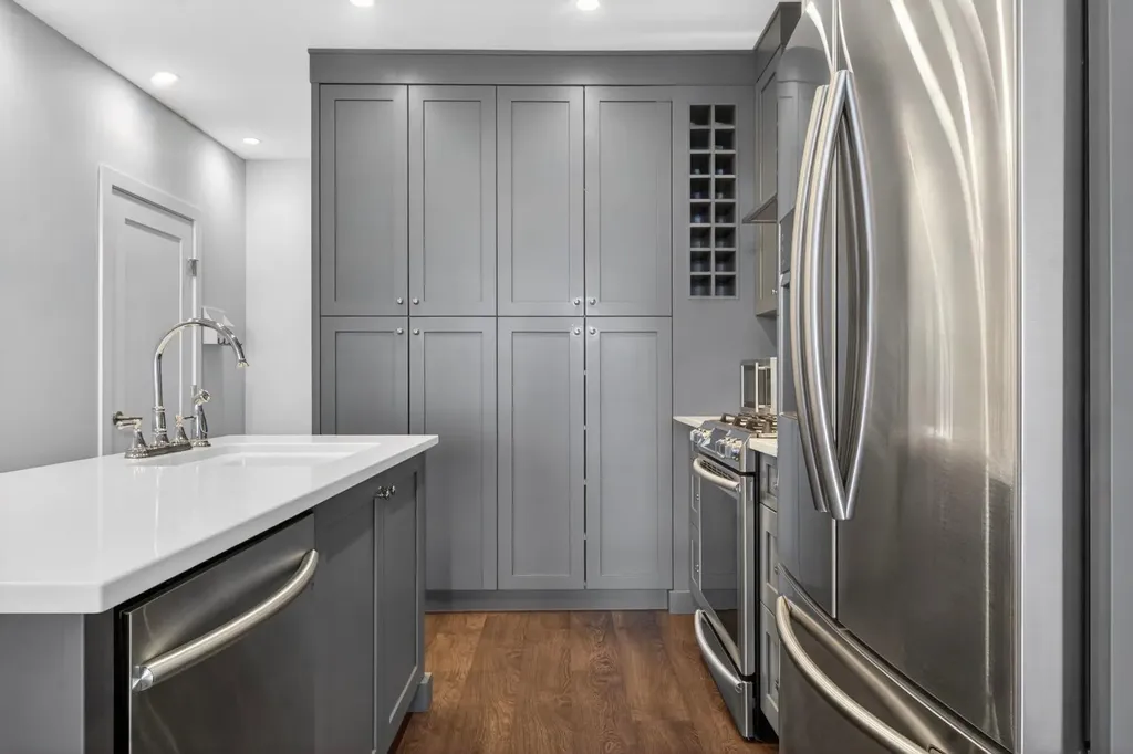 701 3 Avenue SW Calgary AB T2P 5R3