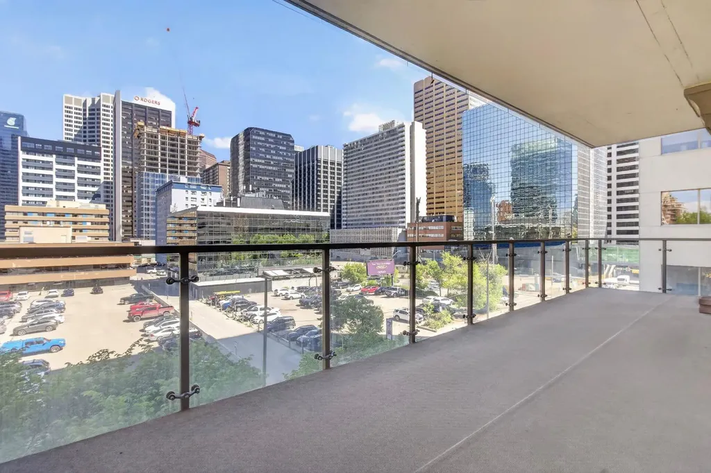 701 3 Avenue SW Calgary AB T2P 5R3