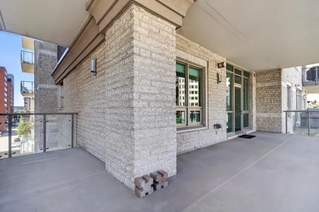701 3 Avenue SW Calgary AB T2P 5R3