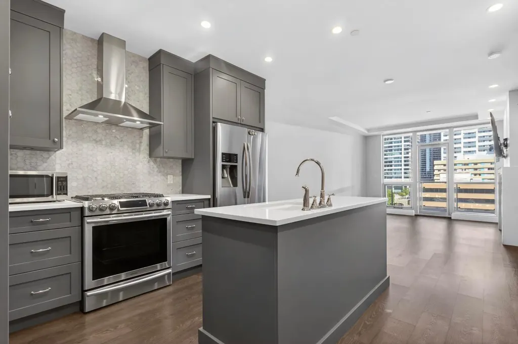 701 3 Avenue SW Calgary AB T2P 5R3